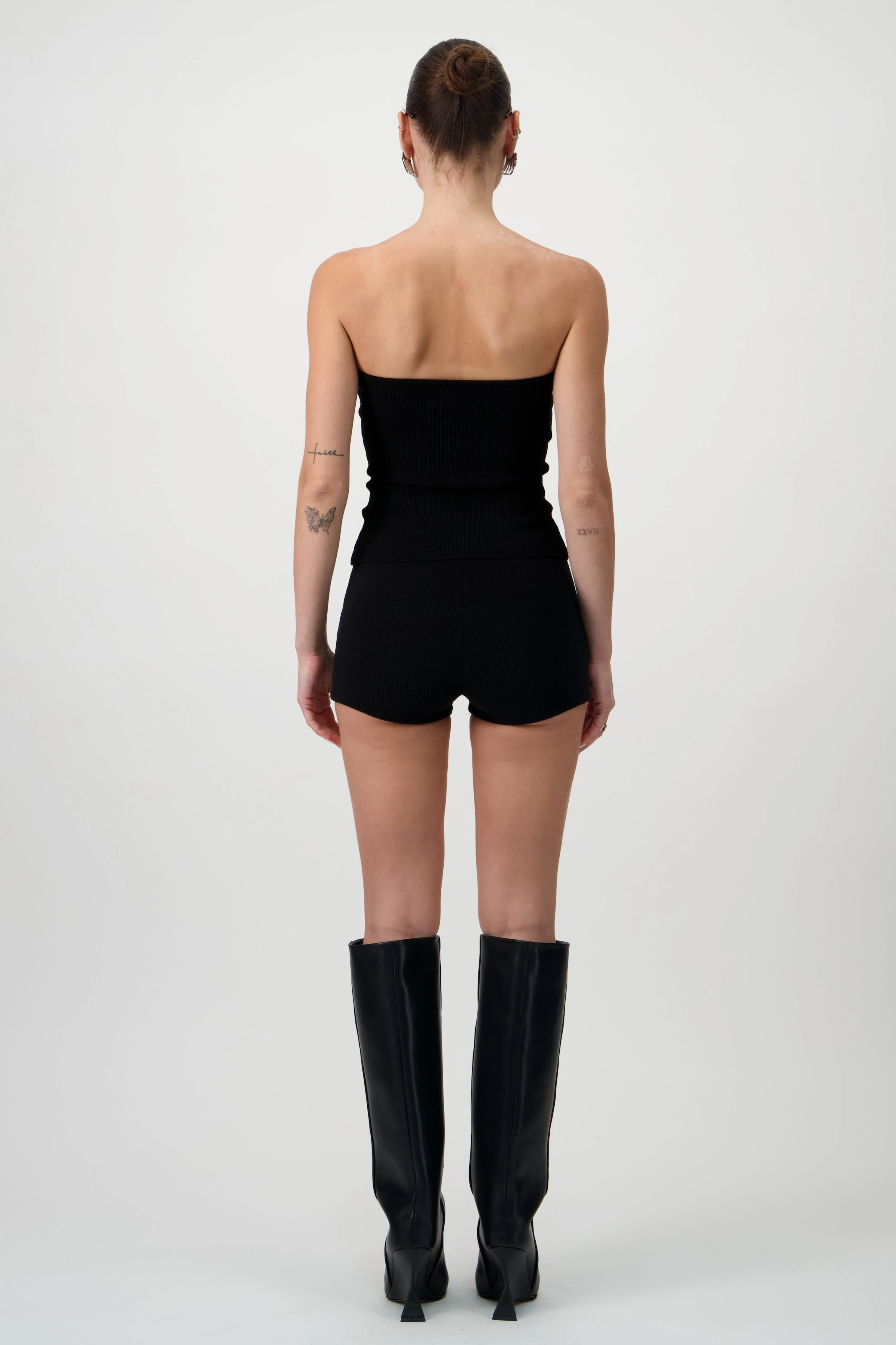 High-waisted shorts - Image 9